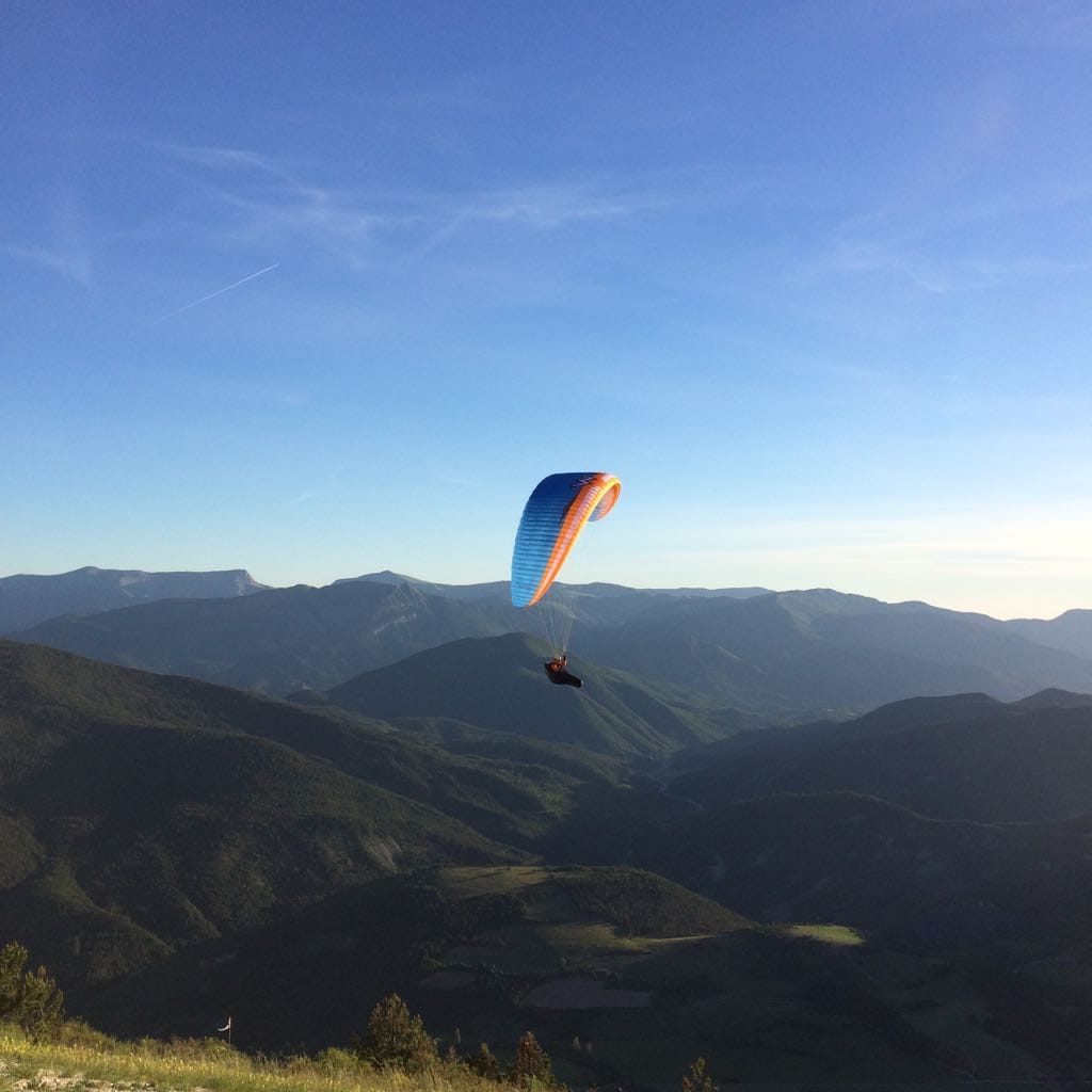 © Baptême de l'air en parapente - Vol passion - Les Hirondailes