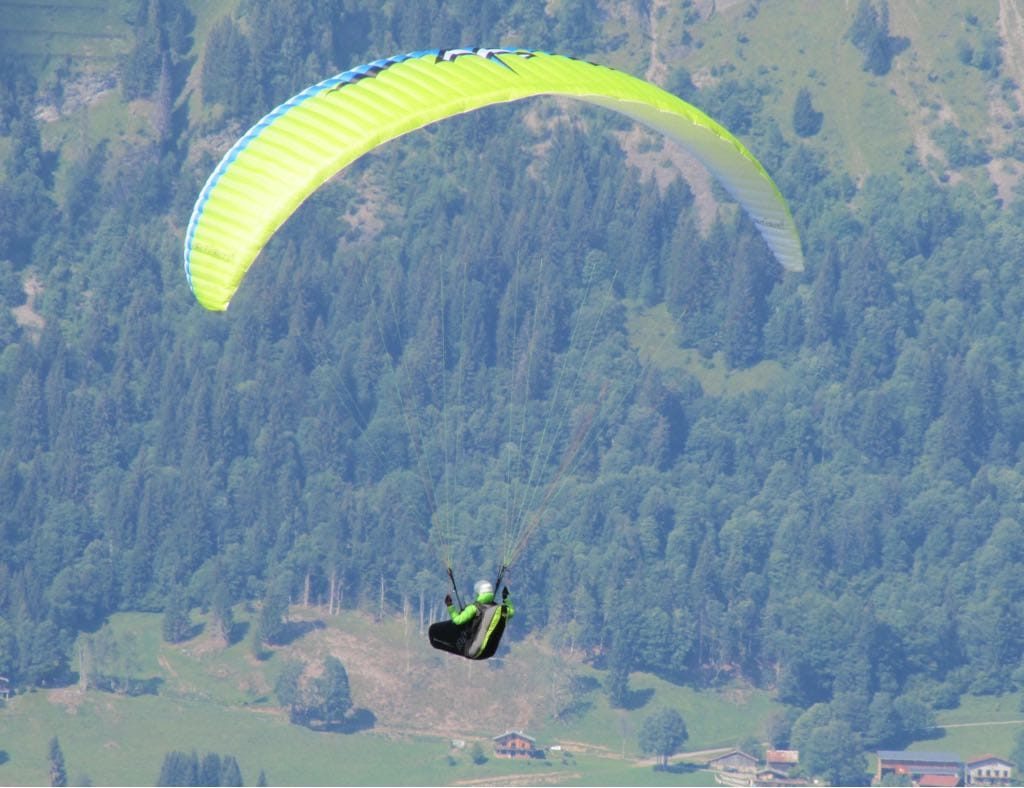 © Baptême de l'air en parapente - Vol passion - Les Hirondailes