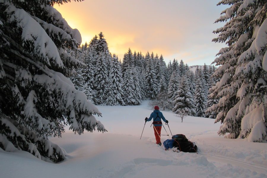 © Bien-être Nordic - Vecteur Montagne