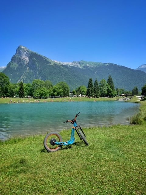 © Trottinette électrique lac aux Dames - ESI 360 Samoëns