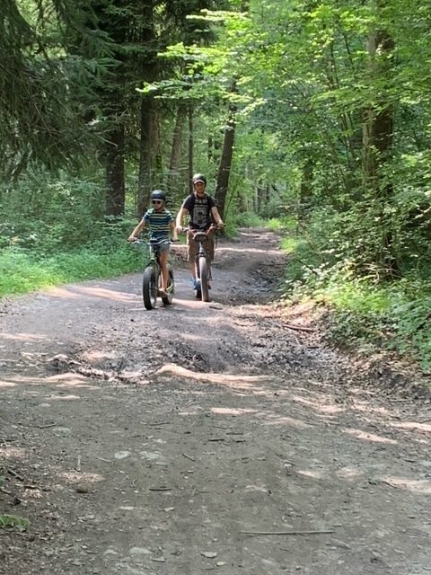 © Trottinette électrique forêt - ESI 360 Samoëns