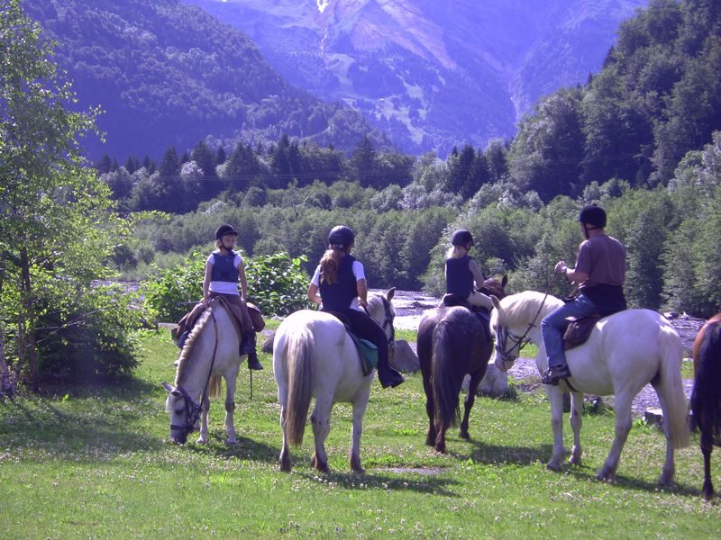 © Balade à cheval avec les Paddocks du Mont Blanc - Les Paddocks du Mont Blanc