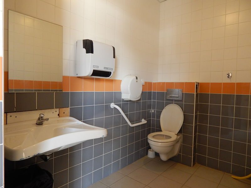 © Toilettes publics accès fauteuil - Praz de Lys Sommand Tourisme