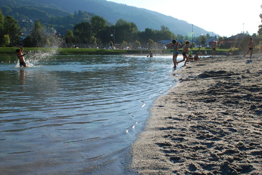 © Plage du Lac Bleu - Vincent Luzinier