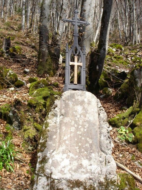 Chemin de Croix en direction de la Grotte du Jourdy