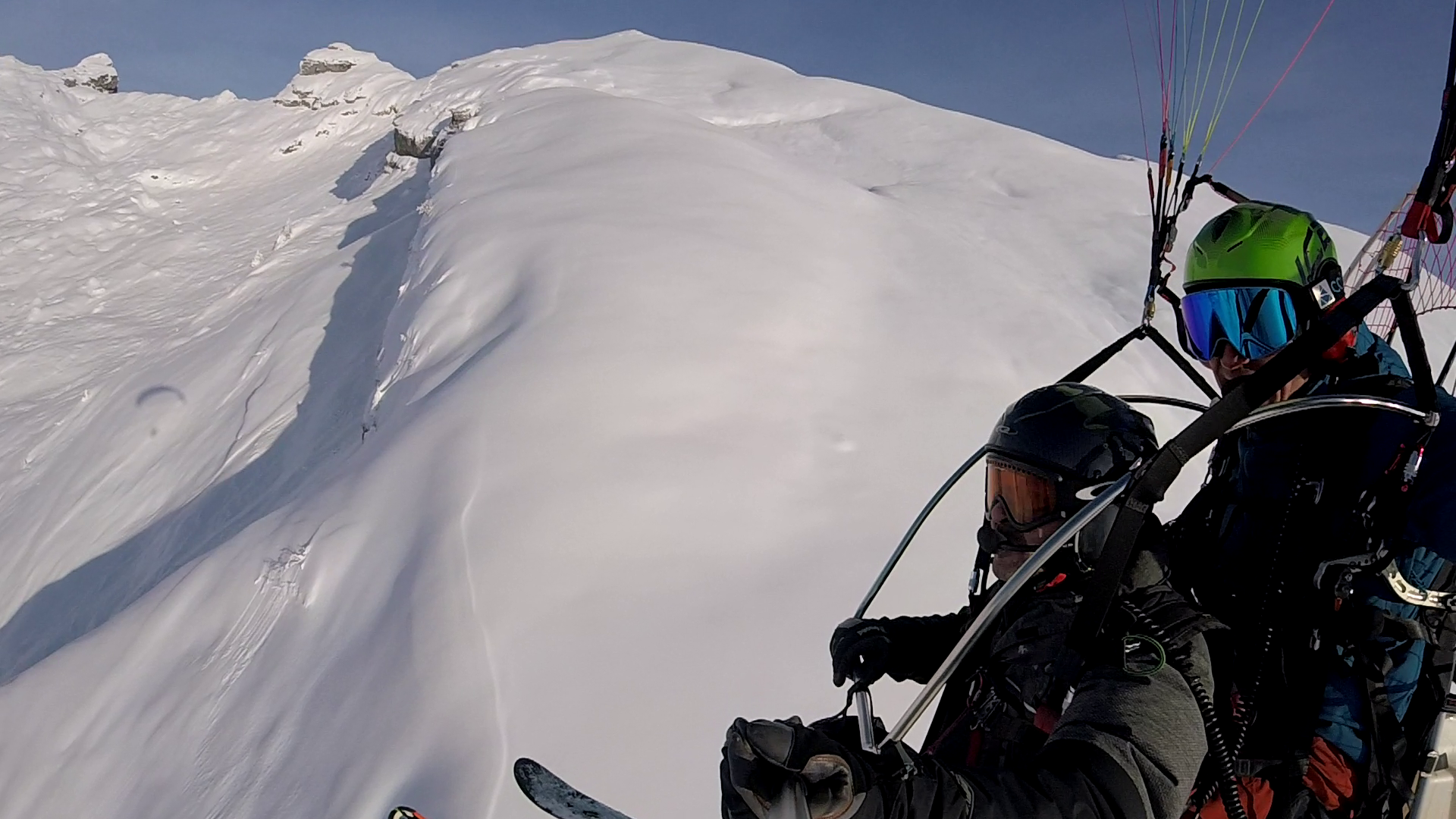 © Baptême de l'air en paramoteur - profeel parapente